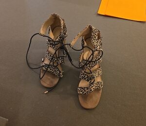 Chic Leopard Print Strappy Heels